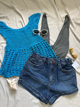 Cargar imagen en el visor de la galería, Blue Handmade Knitted Top Small
