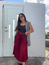 Cargar imagen en el visor de la galería, Cranberry Maxi Skirt Small
