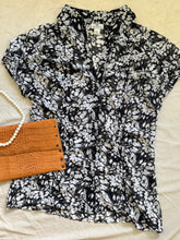 Cargar imagen en el visor de la galería, Blusa Blanca y Negra Small
