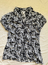 Cargar imagen en el visor de la galería, Blusa Blanca y Negra Small
