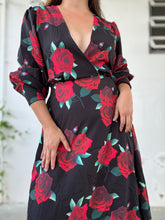 Cargar imagen en el visor de la galería, Retro Roses Dress Large.
