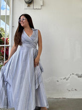 Cargar imagen en el visor de la galería, Calvin Klein Maxi Dress

