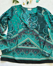 Cargar imagen en el visor de la galería, Green blouse with elegant hippie style Medium
